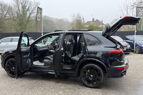 Porsche Cayenne D V6 TIPTRONIC S - REAR ENTERTAINMENT -PDLS -PAN ROOF -CAMERA -£17K EXTRAS 19