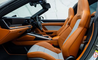 Porsche 911 Targa 4S (992) 21