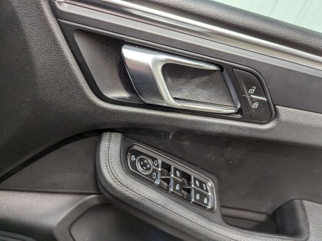 Porsche Macan 2.0 Macan Semi-Auto 4WD 5dr 80