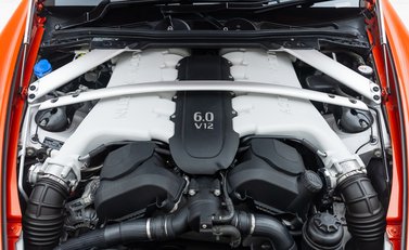 Aston Martin V12 Vantage S 37