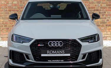 Audi RS4 Avant 4