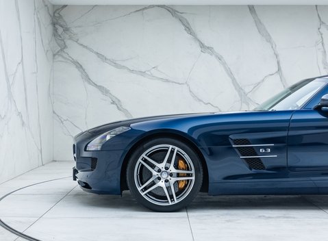 Mercedes-Benz SLS AMG 27