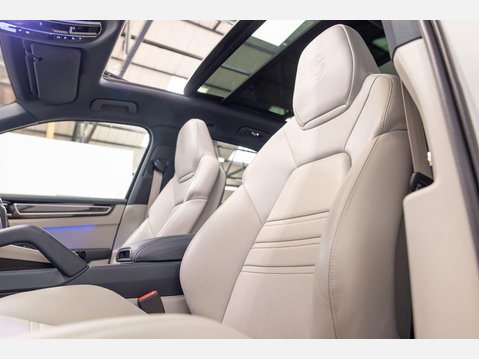 Porsche Cayenne 3.0 V6 E-Hybrid 17.9kWh Platinum Edition TiptronicS 4WD Euro 6 (s/s) 5dr (3 70