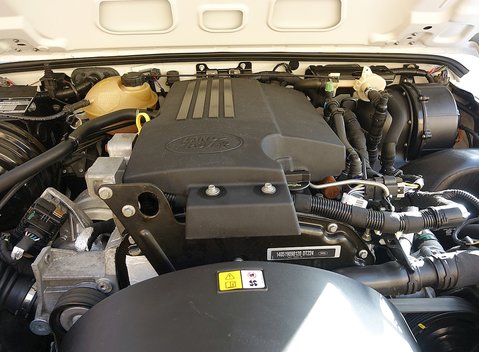 Land Rover Defender 90 Bowler Edition 5