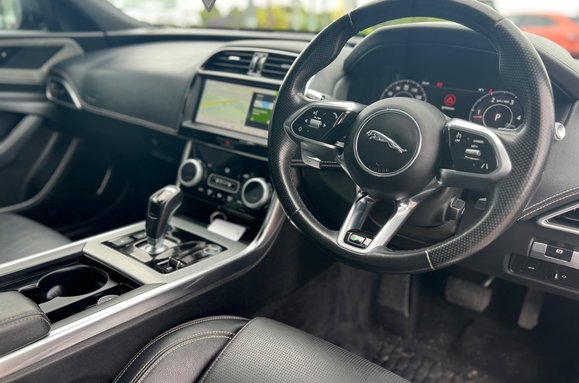 Jaguar XE R-DYNAMIC SE AUTO 18