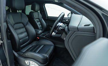 Porsche Macan TURBO 14