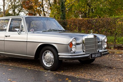 Mercedes-Benz S 280 SE 3.5 Saloon 12