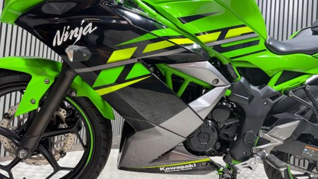 Kawasaki Ninja 2020 ONLY 13K LONG MOT WARRANTY SPORTS BIKE 125CC 23