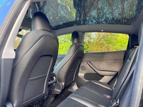 Tesla Model Y (Dual Motor) Long Range Auto 4WDE 5dr 36