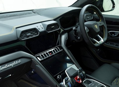 Lamborghini Urus 16