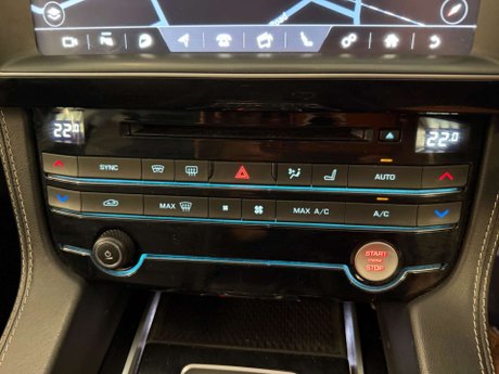 Jaguar F-Pace 3.0 D300 V6 S Auto AWD Euro 6 (s/s) 5dr 29