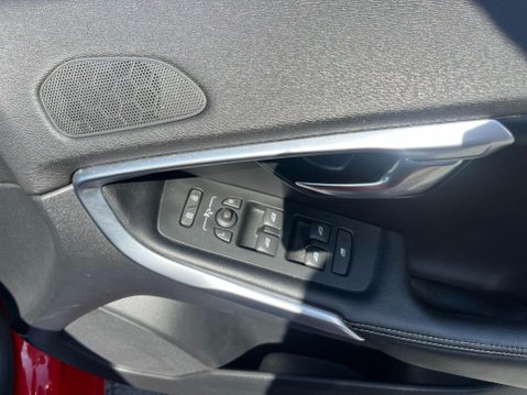 Volvo V40 2.0 T2 R-Design Euro 6 (s/s) 5dr 33