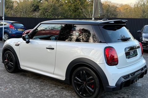 Mini Hatch JOHN COOPER WORKS - NANUQ WHITE - MINI SERVICE HISTORY 2