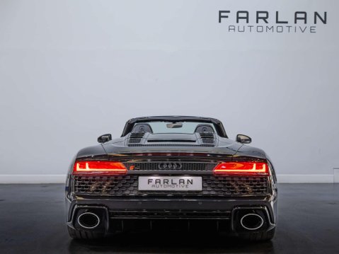 Audi R8 5.2 FSI V10 Spyder 2dr Petrol S Tronic quattro Euro 6 (s/s) (570 ps) 39