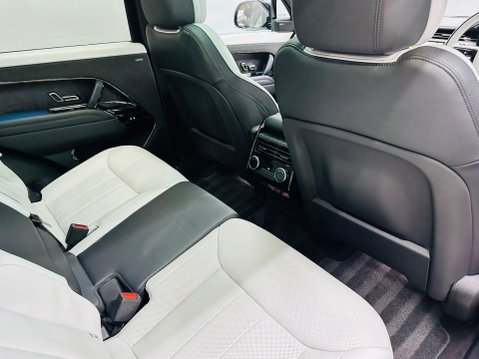 Land Rover Range Rover Sport 3.0 D300 MHEV Autobiography Auto 4WD Euro 6 (s/s) 5dr 12