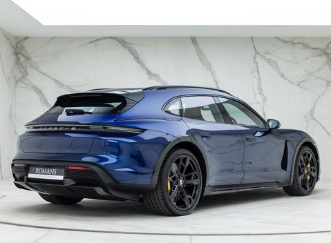 Porsche Taycan Turbo S Cross Turismo 7