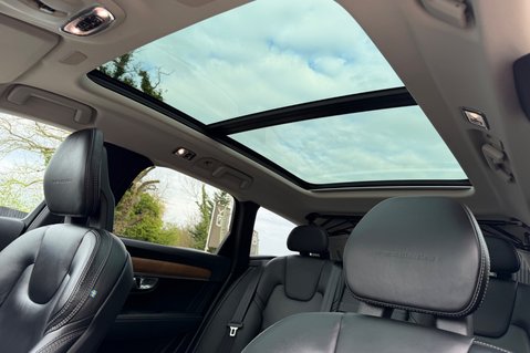 Volvo V90 D5 POWERPULSE INSCRIPTION PRO AWD -PAN ROOF - £6320 OPTIONAL EXTRAS  3