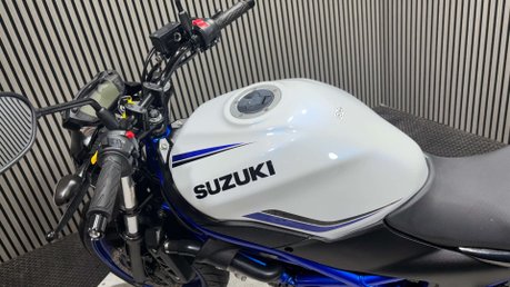 Suzuki SV650 2020 ONLY 8K SERVICED LONG MOT WARRANTY A2 NAKED BIKE 32