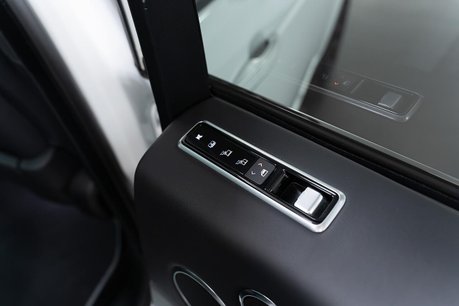 Land Rover Range Rover 4.4 SD V8 Vogue SE SUV 5dr Diesel Auto 4WD Euro 6 (s/s) (339 ps) 5