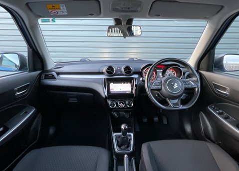 Suzuki Swift SZ5 DUALJET MHEV 18