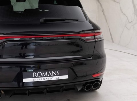 Porsche Macan TURBO PDK 22