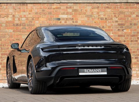 Porsche Taycan Turbo 3