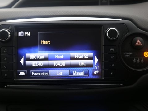 Toyota Yaris 1.5 VVT-h Icon E-CVT Euro 6 (s/s) 5dr 17