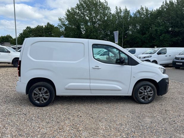 Peugeot Partner AUTO SWB L1H1 Low Roof Premium Plus Air Con Alloys Nav Sensors EURO 6 5