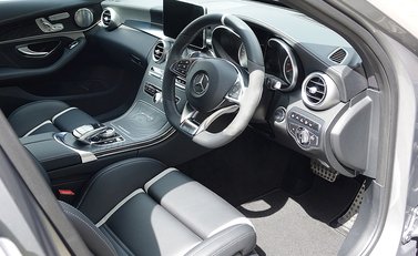 Mercedes-Benz C63 S Estate 17