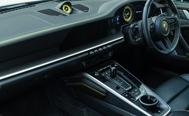 Porsche 911 Turbo S (992) 12