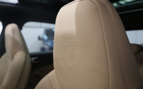 Porsche Cayenne V6 Platinum Edition - PTS Colour and Incredible Specification 31