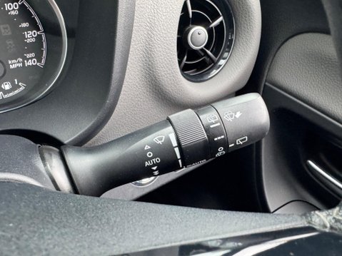 Toyota Yaris 1.5 VVT-h Icon E-CVT Euro 6 (s/s) 5dr 17