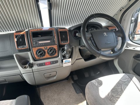 Peugeot Boxer AUTOCRUISE OAKMONT 4 BERTH 3.0 LOW PROFILE ISLAND BED 24