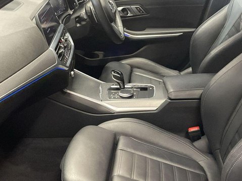 BMW 3 Series 2.0 320i M Sport Saloon 4dr Petrol Auto Euro 6 (s/s) (184 ps) 2 Owners - Sa 17