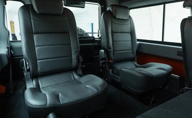 Land Rover Defender 110 ADVENTURE 17