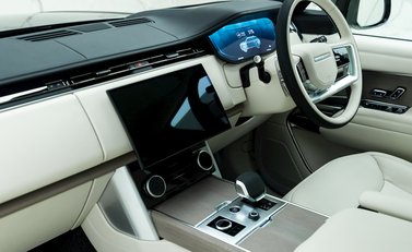 Land Rover Range Rover P510e First Edition 16