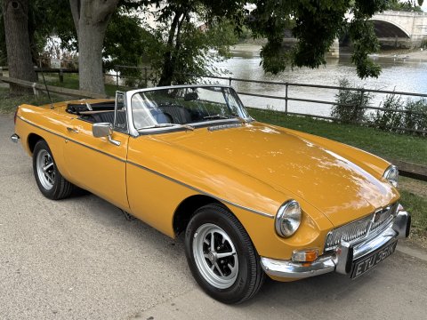MG B ROADSTER 1