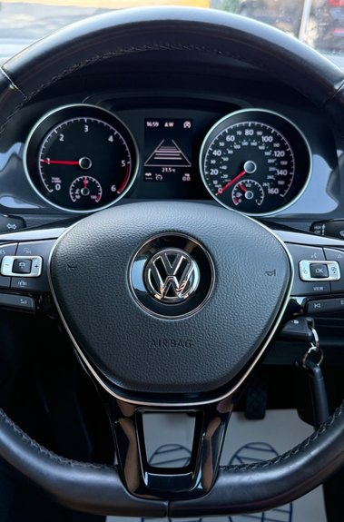 Volkswagen Golf MATCH TDI - 1 OWNER - 11 SERVICES - VAT QUALIFYING - APPLE CAR PLAY 