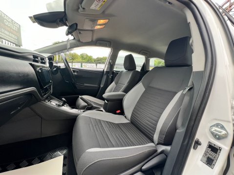 Toyota Auris VVT-I ICON TECH TOURING SPORTS 61