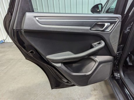 Porsche Macan 2.0 Macan Semi-Auto 4WD 5dr 71