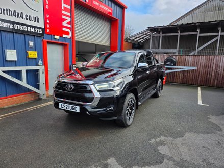 Toyota Hilux INVINCIBLE 4WD D-4D DCB Auto