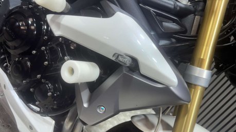 Triumph Street Triple 2014 27K NEW MOT SERVICED SCORPION EXHAUST NAKED 675CC TRIPLE 27