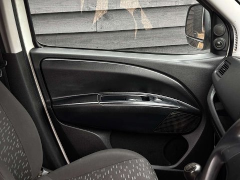 Vauxhall Combo 1.2 Combo 2000 CDTi 17