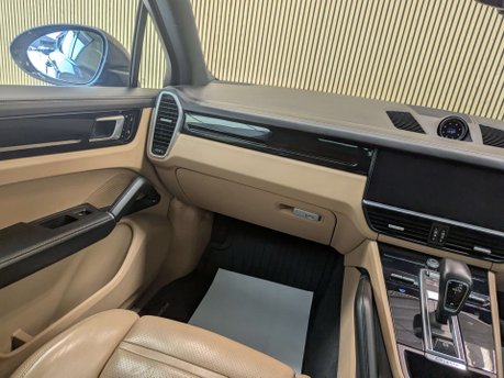 Porsche Cayenne 3.0 Cayenne V6 Auto 4WD 5dr 54