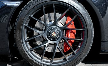 Porsche 911 (991.2) Targa 4 GTS 12