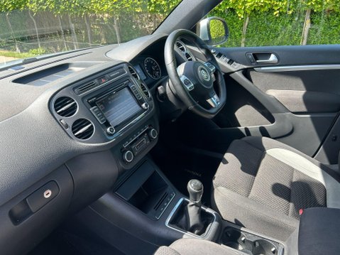 Volkswagen Tiguan 2.0 TDI BlueMotion Tech R-Line 4WD Euro 5 (s/s) 5dr (Nav) 13