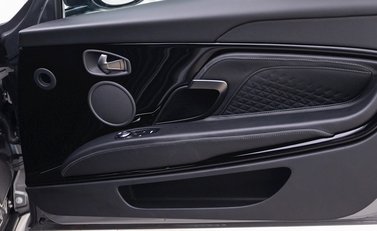 Aston Martin DBS Superleggera 18