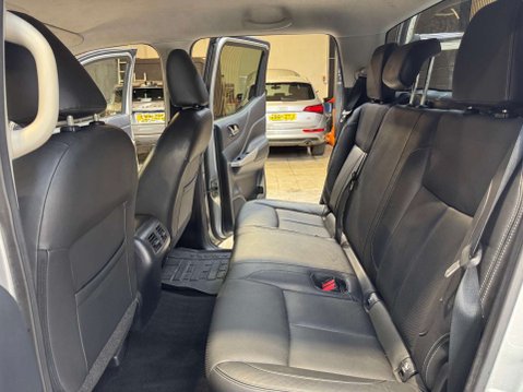 Nissan Navara 2.3 Navara Tekna dCi Auto 4WD 5dr 68