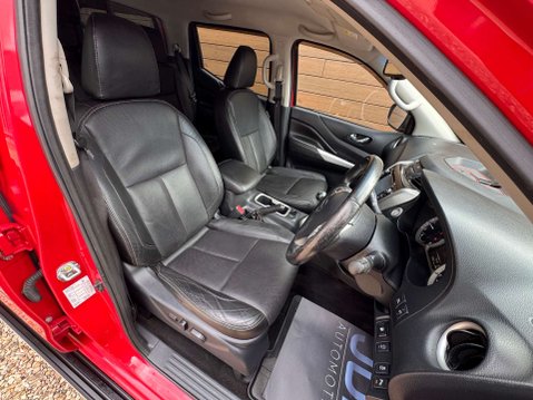 Nissan Navara 2.3 Navara Tekna dCi 4WD 5dr 21