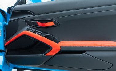 Porsche 911 GT2 RS Weissach (991) 26